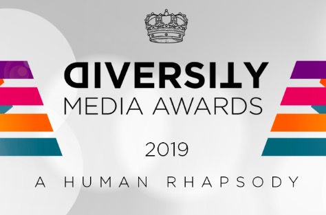Logo di diversity media awards con strisce colorate